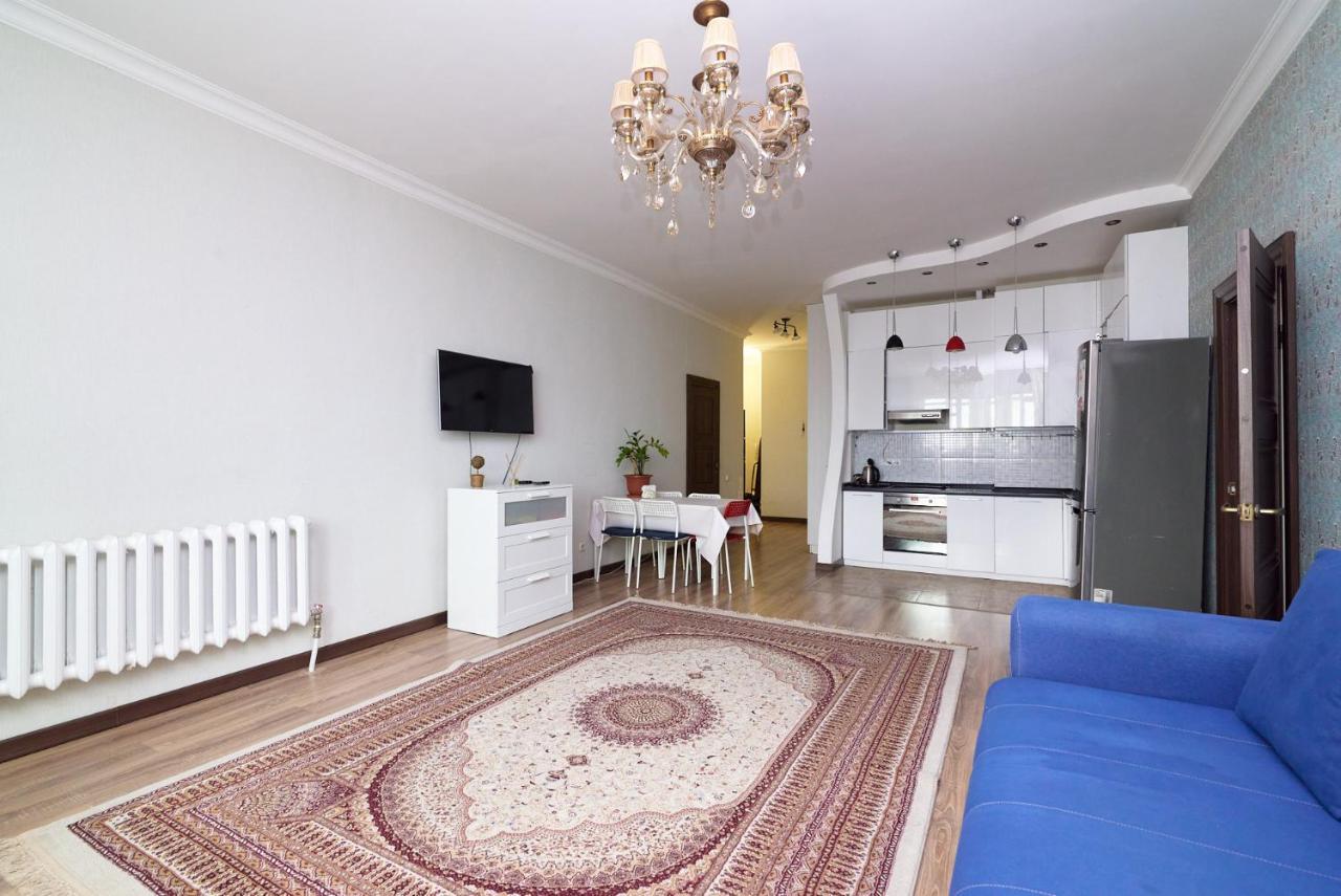 Квартира В Самом Центре Столицы Казахстана Apartment Astana Luaran gambar