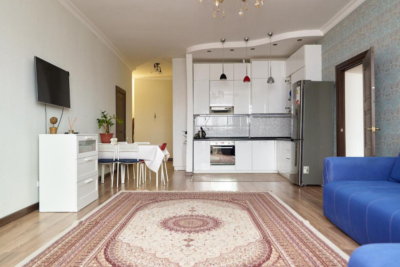 Квартира В Самом Центре Столицы Казахстана Apartment Astana Luaran gambar